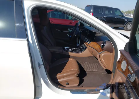 2017 Mercedes-Benz E 300 4Matic z USA, uszkodzony, nr VIN WDDZF4KB0HA075420